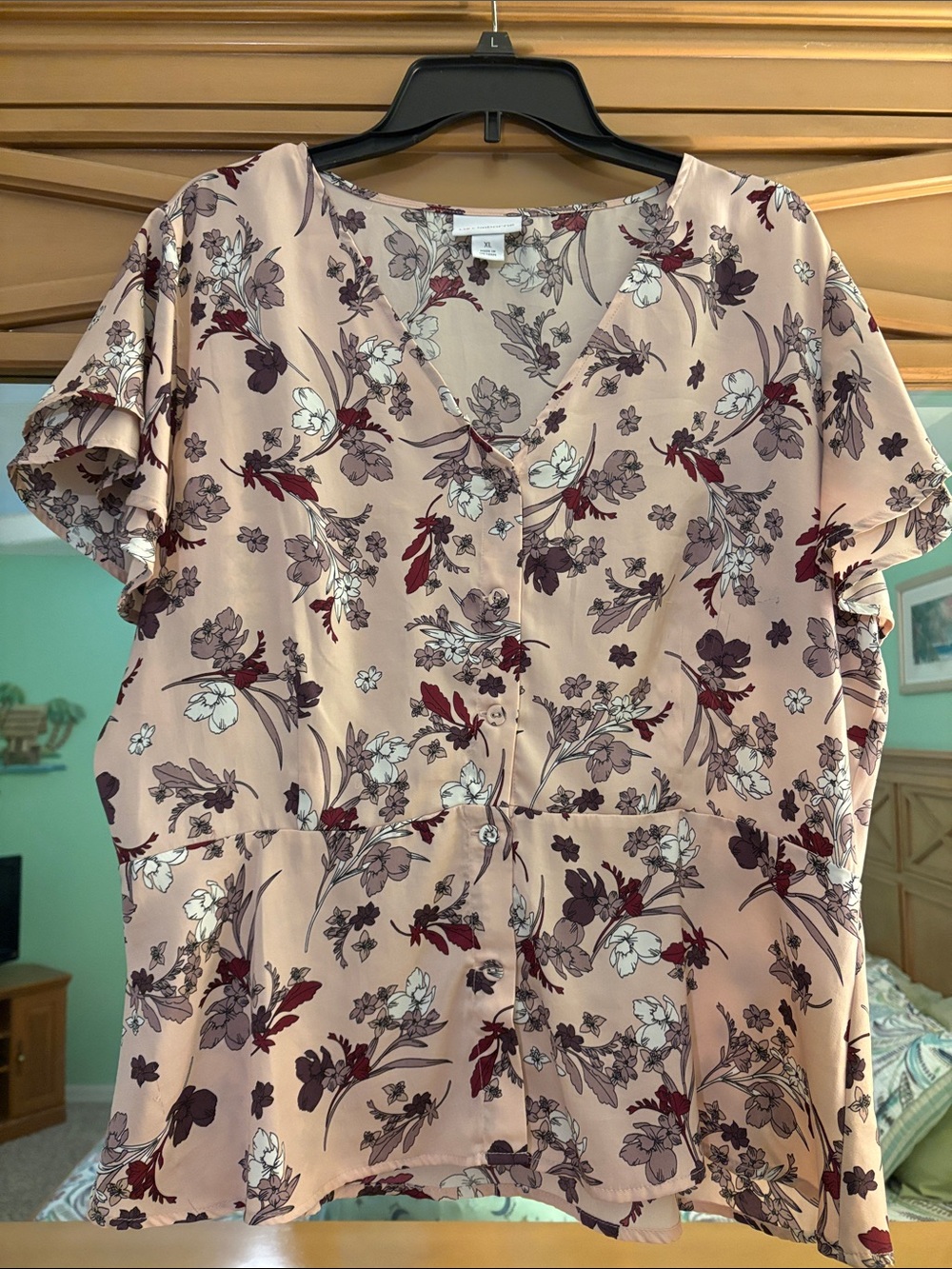 Liz Claiborne Blush Floral V-Neck Button Front Blouse